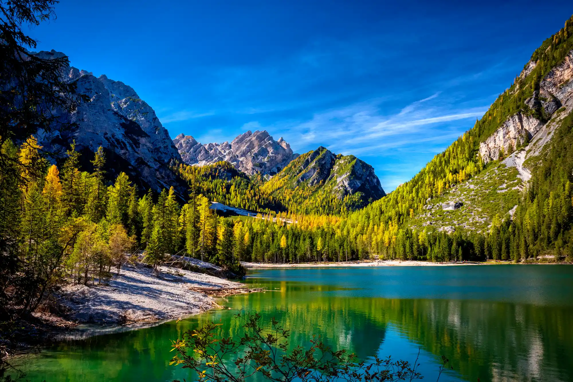 Guida Completa al Lago di Braies: una Visione d'Insieme